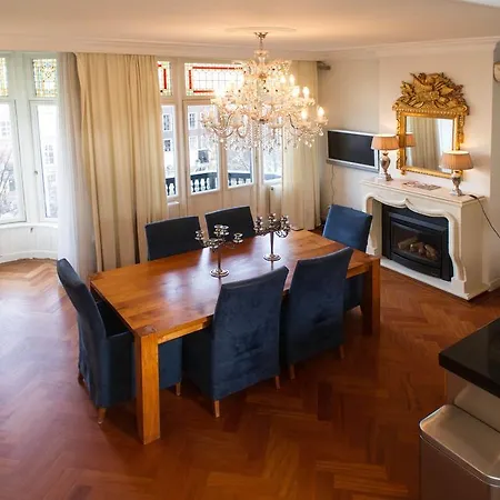 Luxury Keizersgracht Group House
