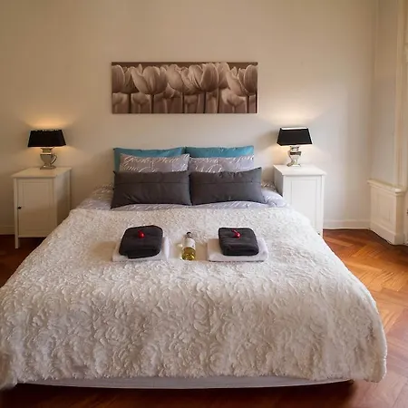 Luxury Keizersgracht Group House Amsterdam
